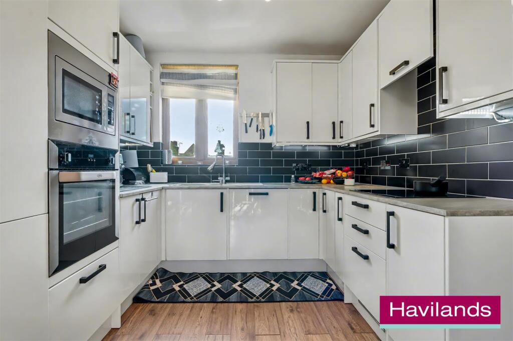 Karyatis Court EN1 1FG-6.jpg