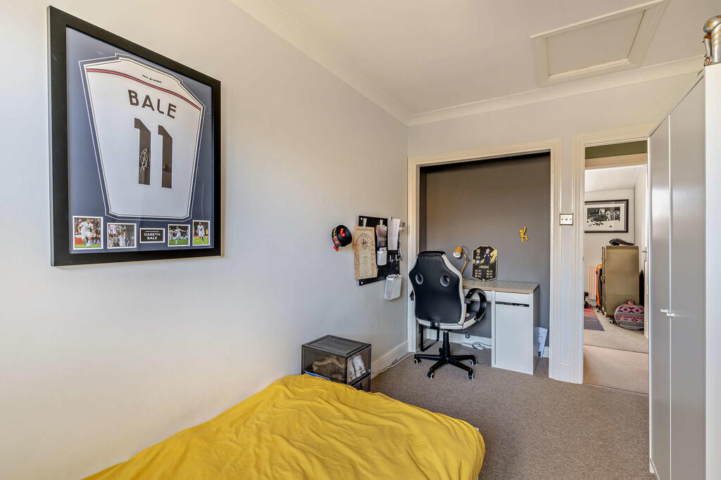 8671259-interior2...