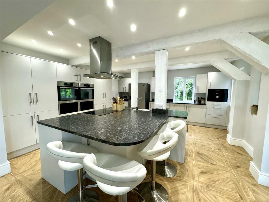 OPEN PLAN KITCHEN/ DINING/ FAMILY ROOM