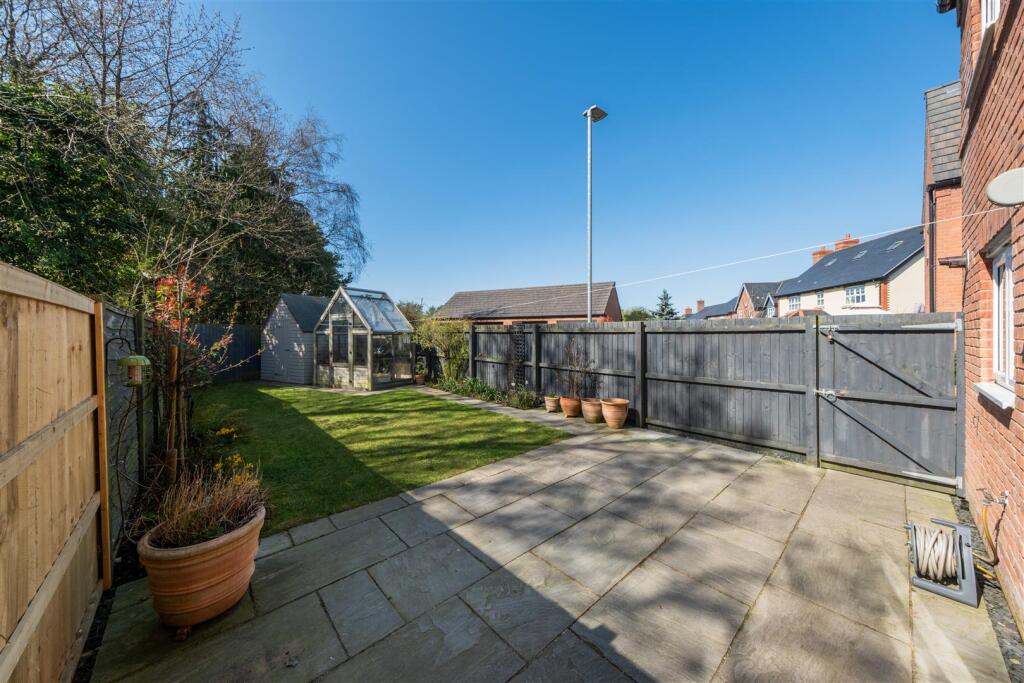 15 Wavell Way-028.jpg