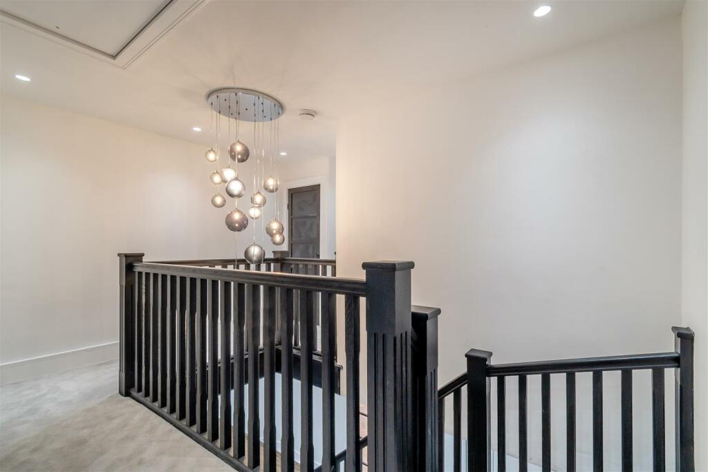 8628166-interior48.jpg