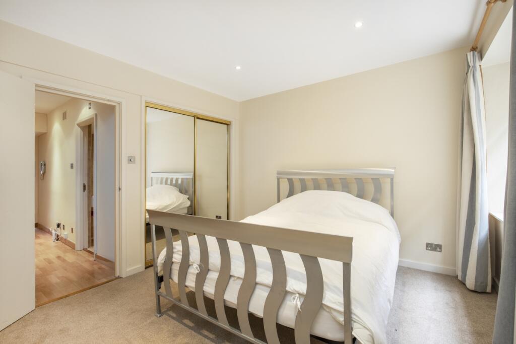 Eagle Wharf 19 - ...
