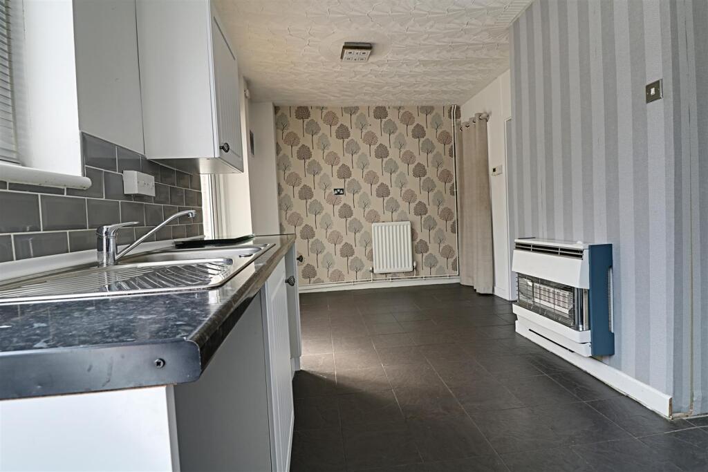 kitchen 4.jpg