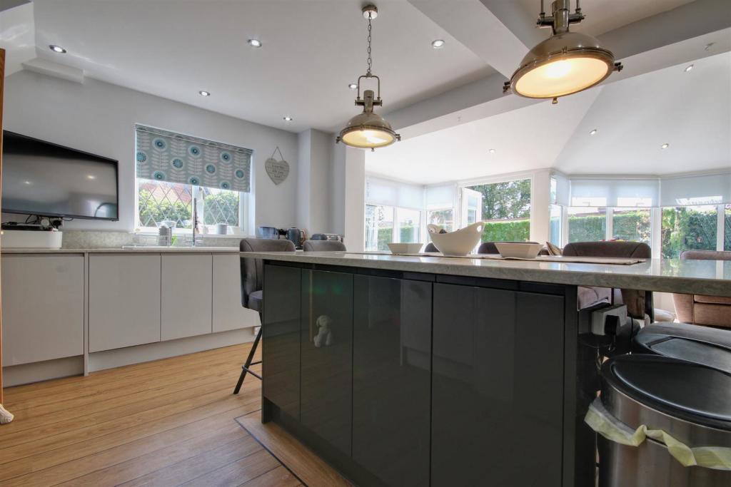 Contemporary units with granite worksurfaces