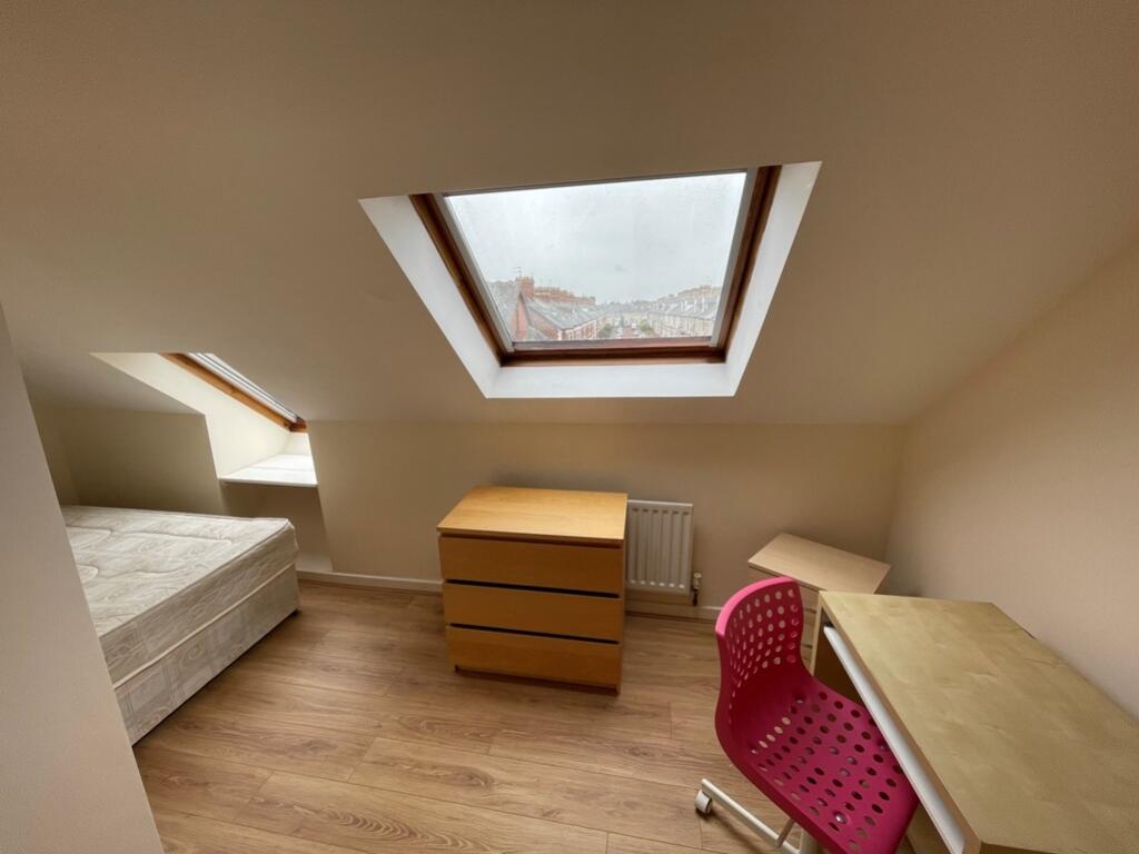 102 Manor House Road04