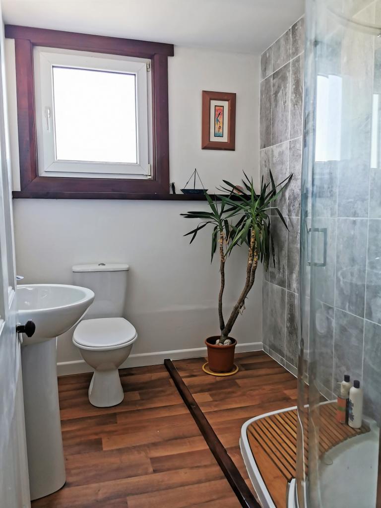 Ensuite Shower/WC