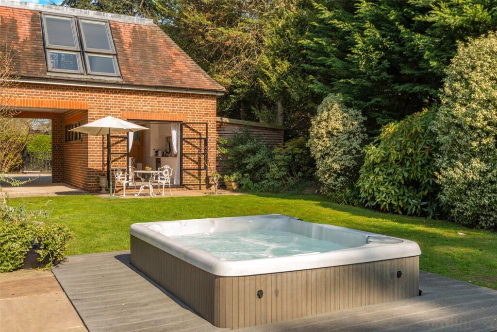 Garden/Hot Tub