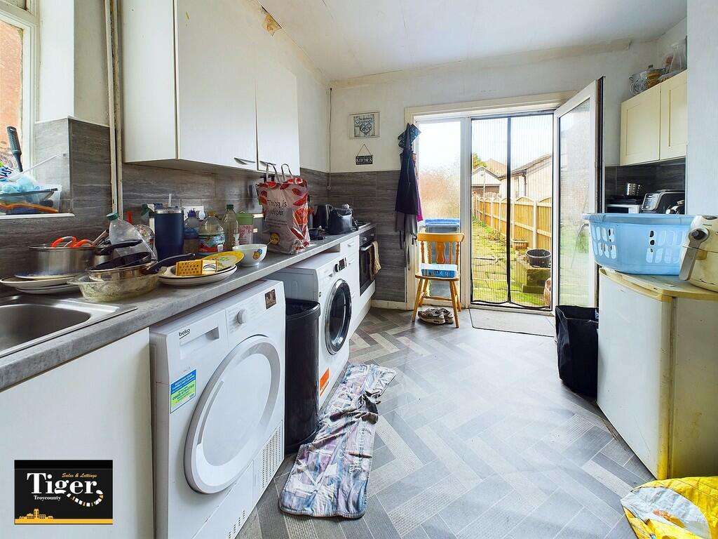 CAM02176G0-PR0438...