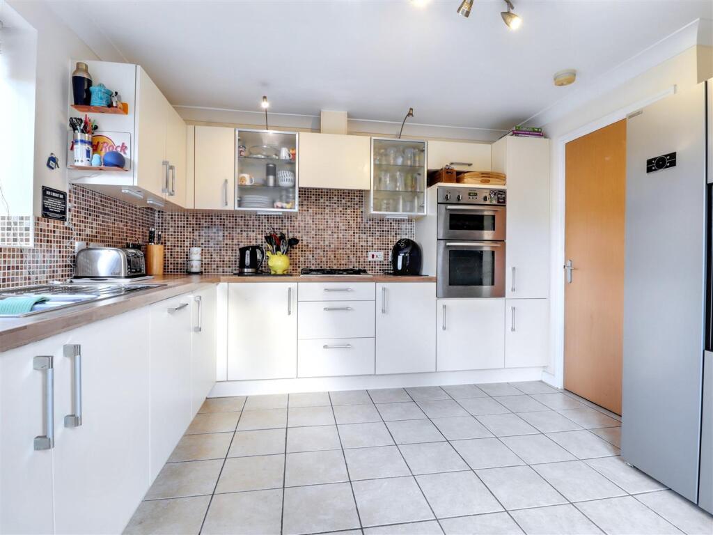 kitchen/breakfast room