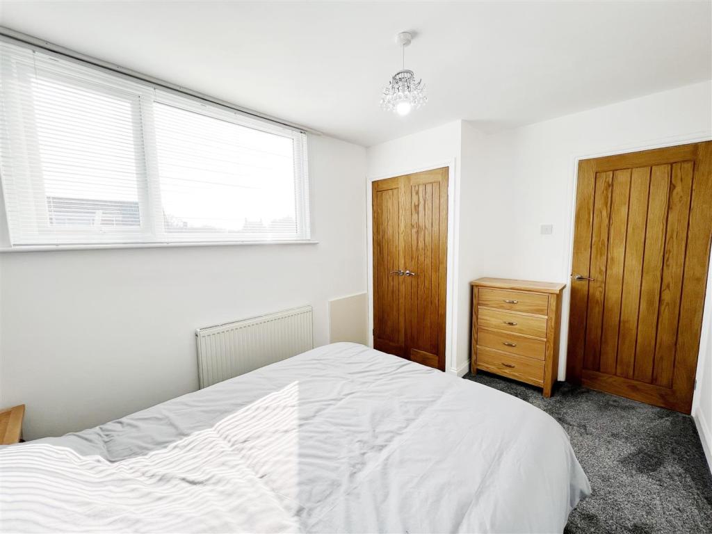 Bedroom 1 pic 2.jpg