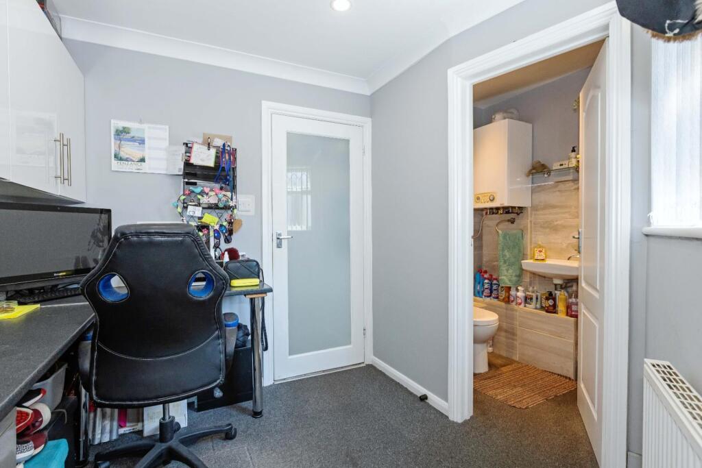 19 Abbots Way_19.JPG