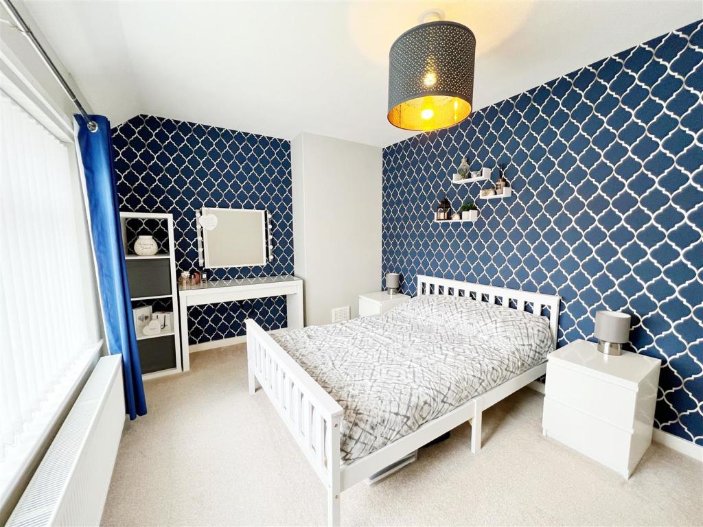 Bedroom 1 pic 2.jpg