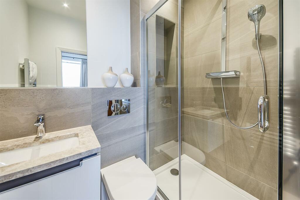 8317621-interior10.jpg