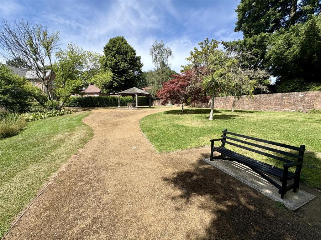communual garden.jpg