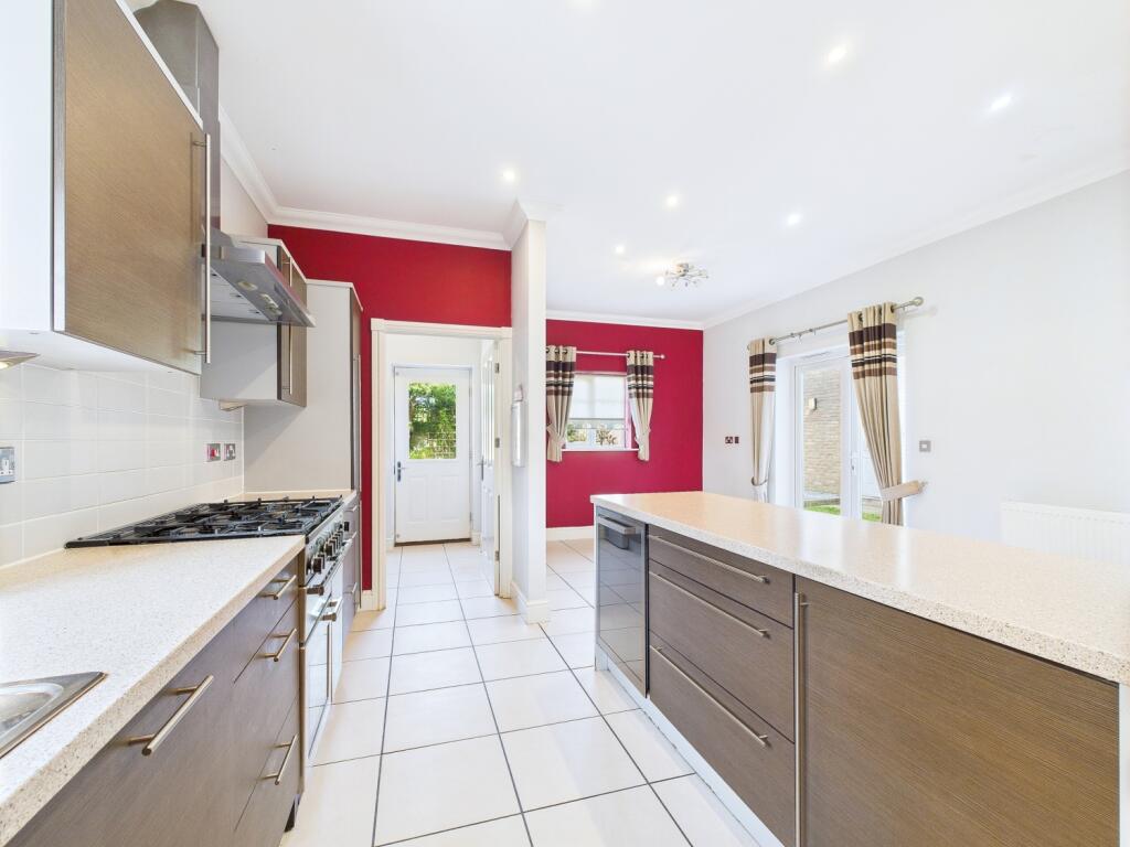 CAM01909G0-PR0371-STILL014