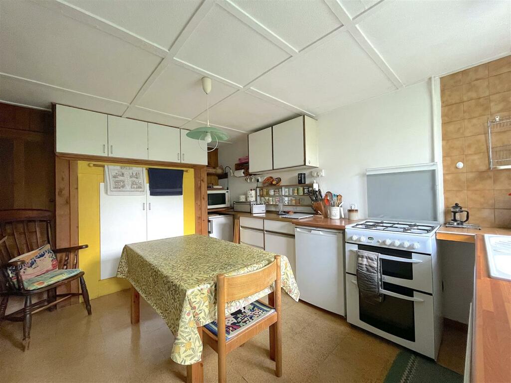 Kitchen (2).jpeg