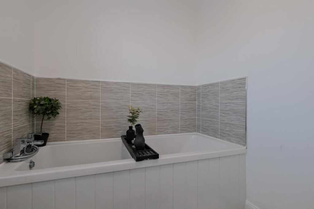 035-14 Brock Place Motherwell ML1 1AH.jpg