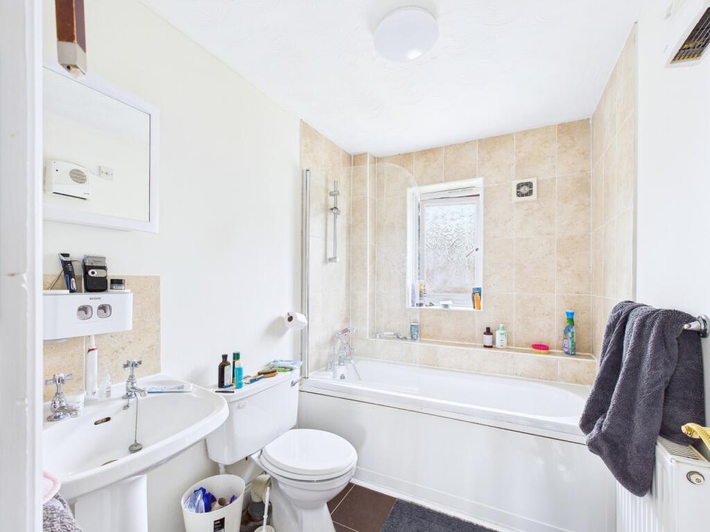 CAM01338G0-PR0113-STILL009