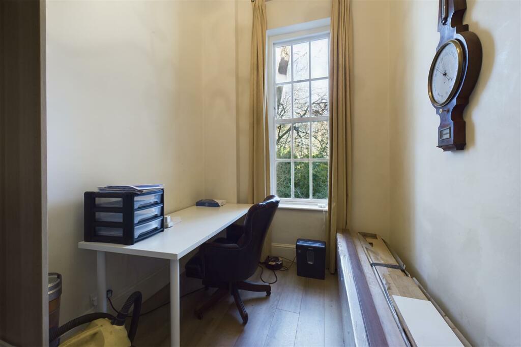 Flat 3, 110 Evesham Road, Cheltenham, Gloucestersh