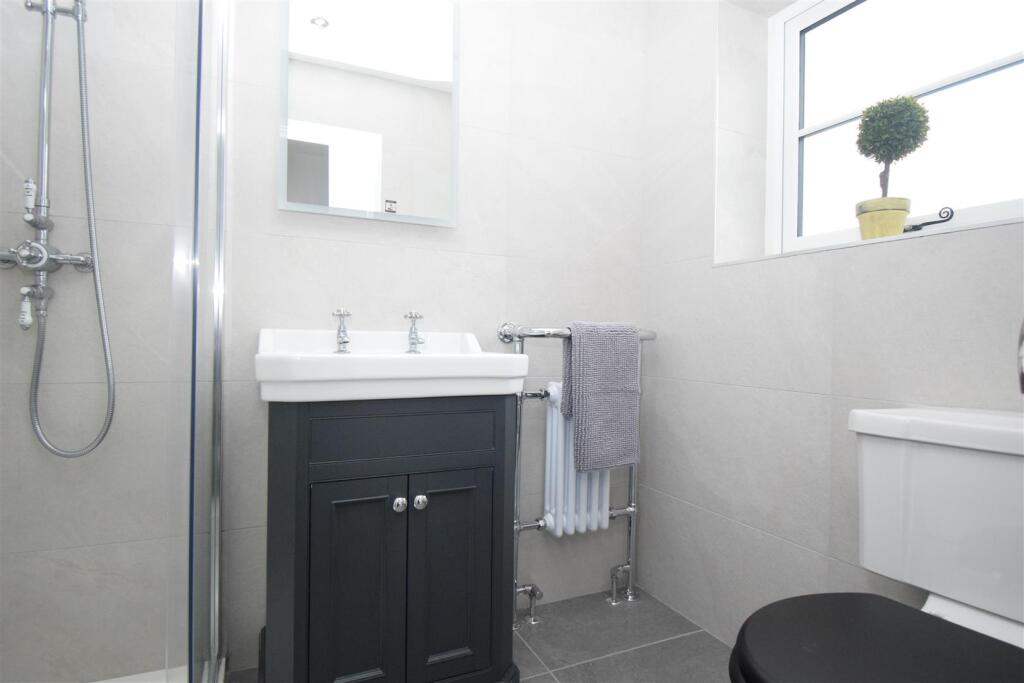 EN SUITE W.C.