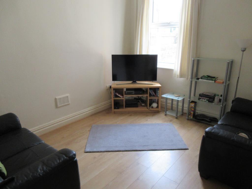 South - 6 Living room_lge