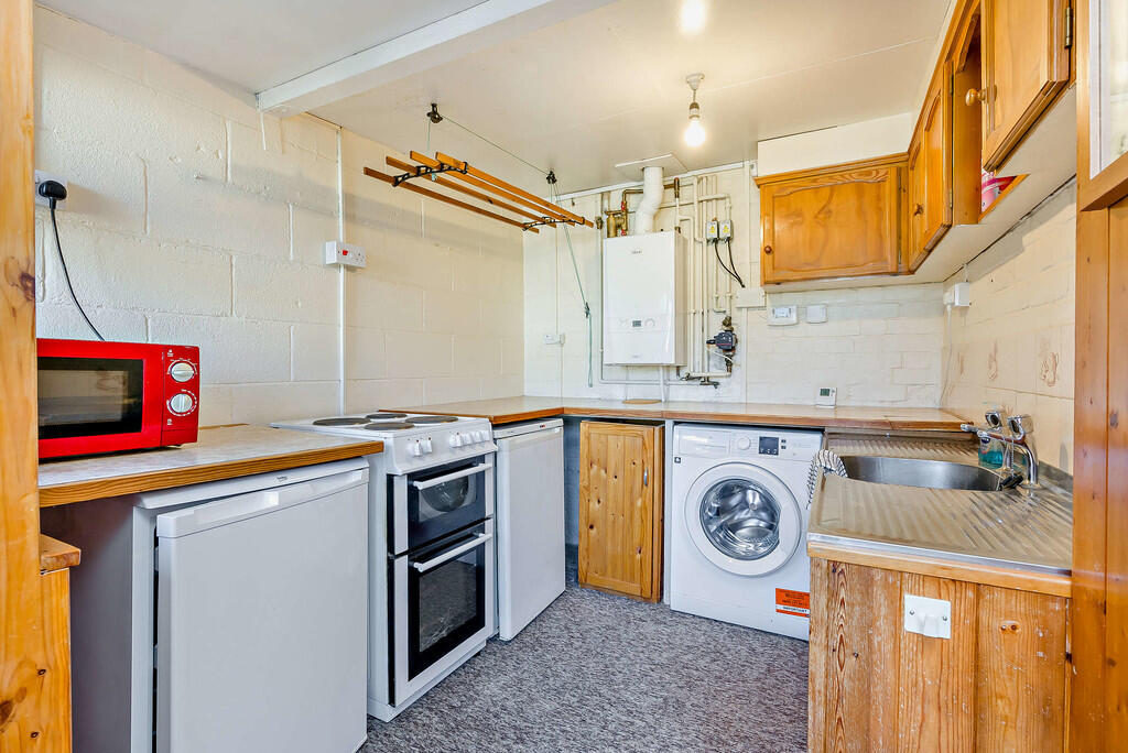 8665843-interior1...