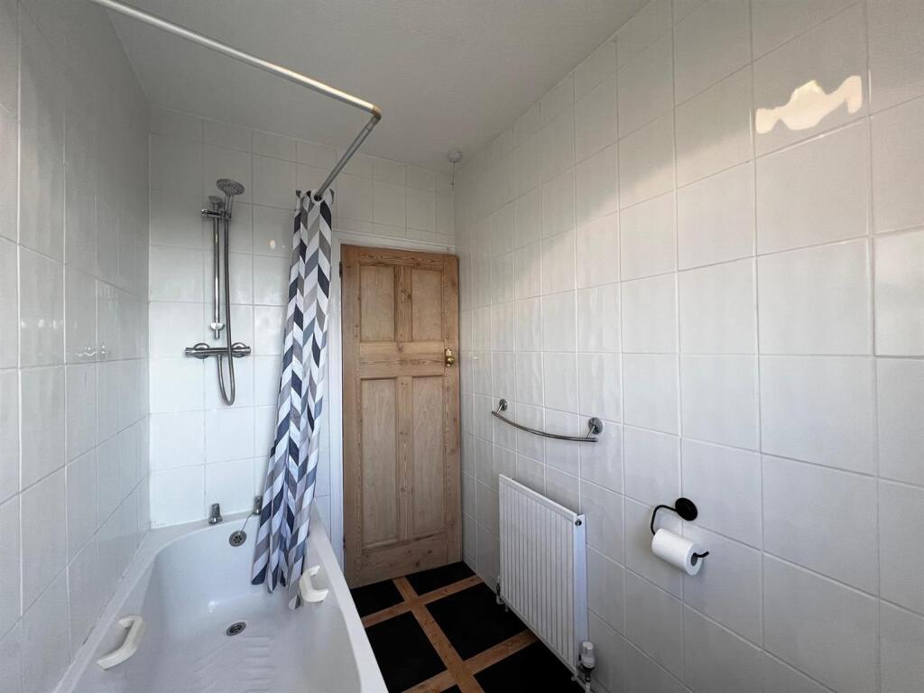 10 Greystone Bathroom.jpg