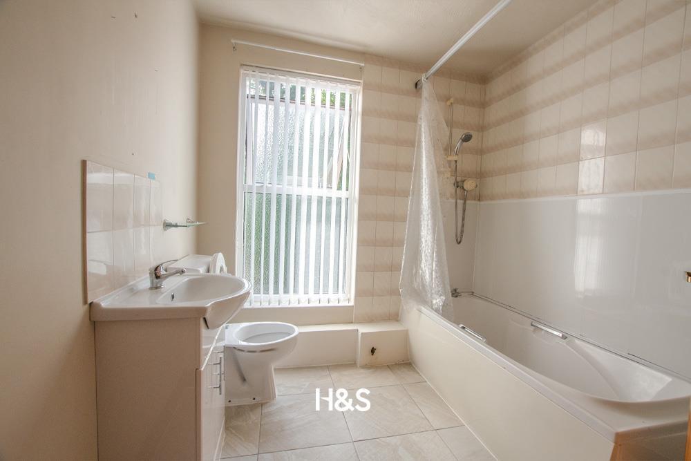 Stanmore road bathroom.jpg