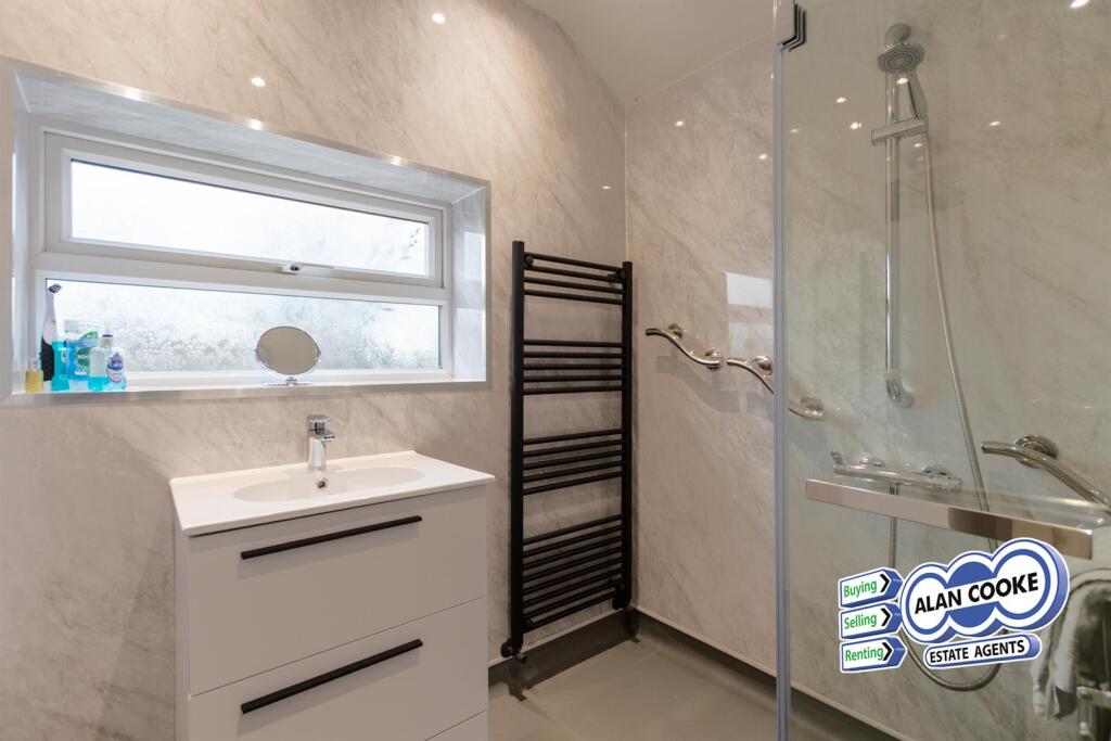 SHOWER ROOM