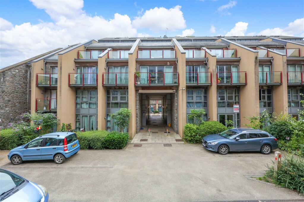 37 The Refinery 1.jpg