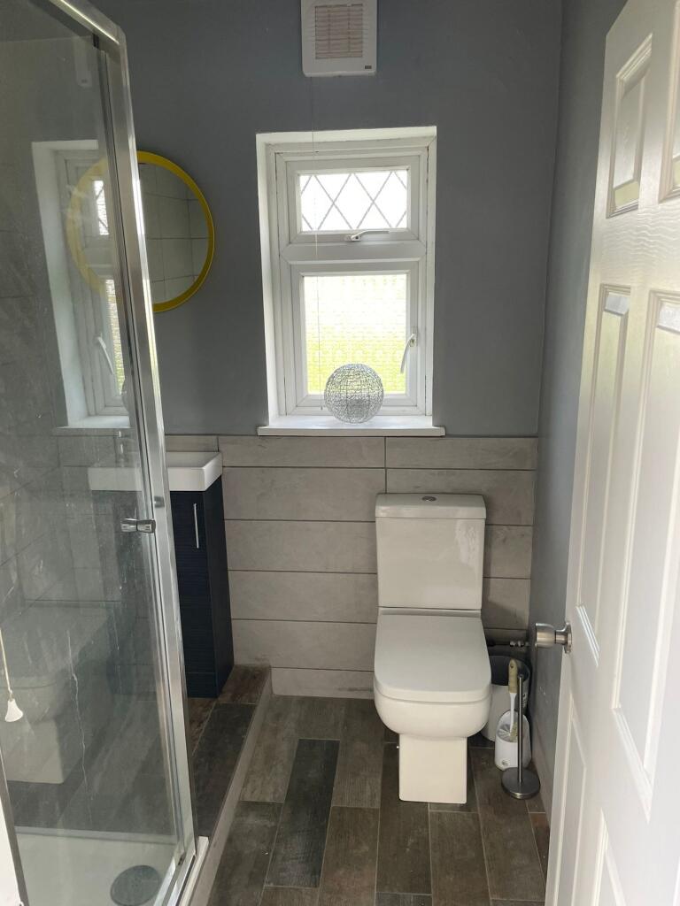 A modern and clean bathroom featuring a spaciou...