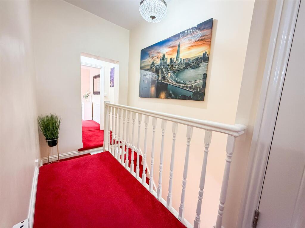 FIRST FLOOR LANDING