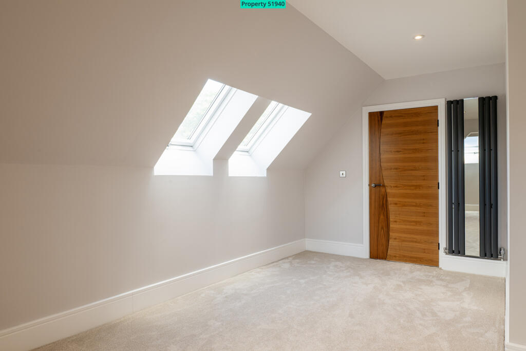 Guest Master Bedroom 4.