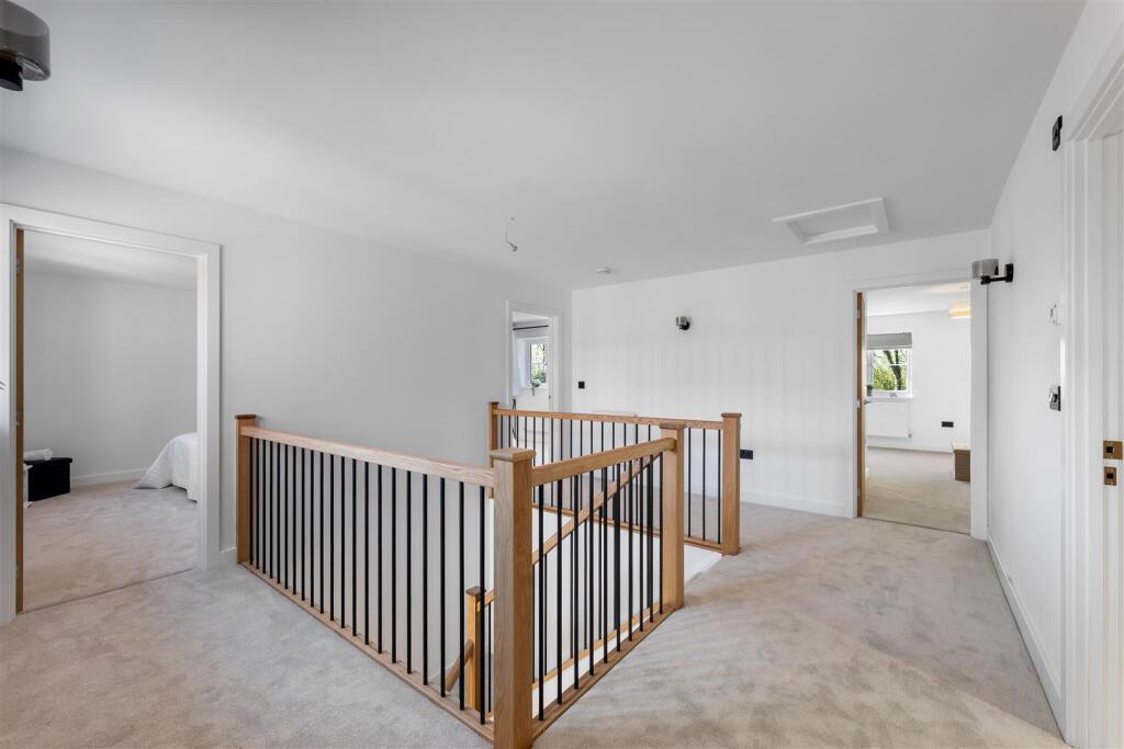 GALLERIED FIRST FLOOR LANDING