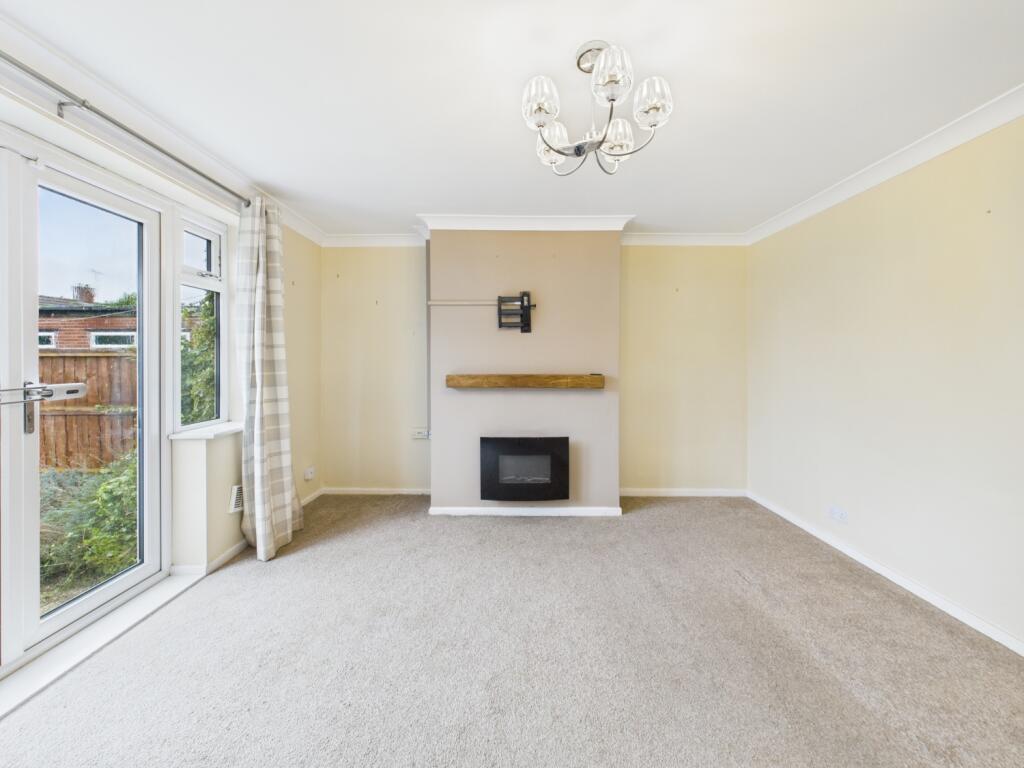 CAM04233G0-PR0046-STILL023