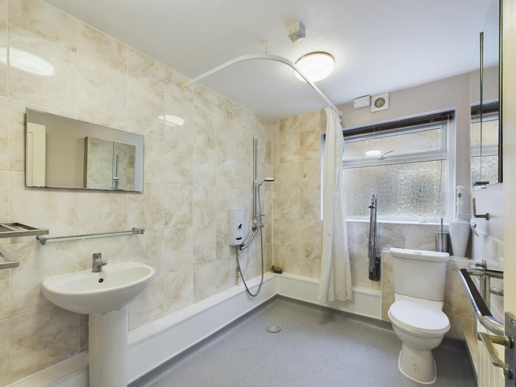 CAM02519G0-PR0028-STILL009