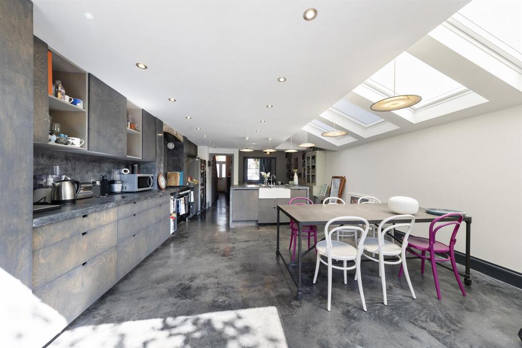 Aston Gray 48 Lyndhurst Grove (26).jpg