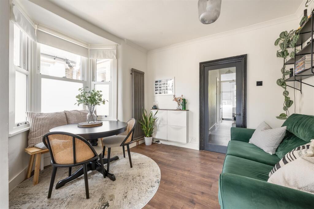 Park Grove Road, E11