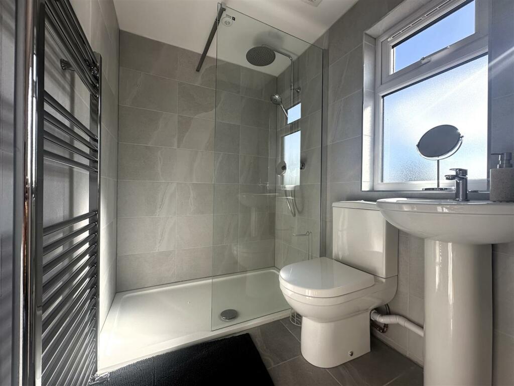 Ensuite Shower Room .jpg