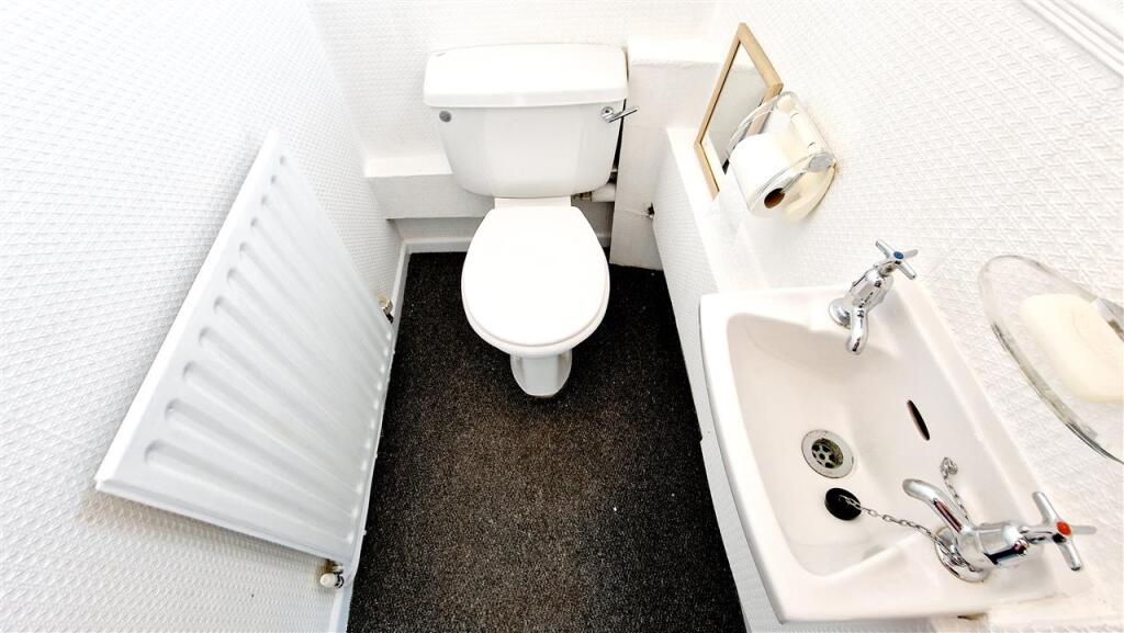 Cloakroom / WC