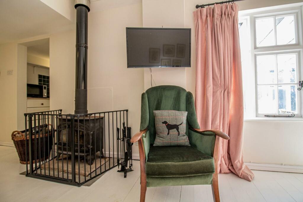 Potash Farmhouse Cottage [Wood Burning Stove].jpg
