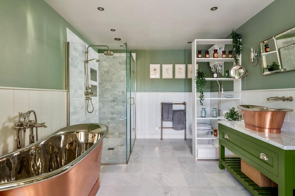 Principal Bedroom En-suite Bathroom, Danescombe Valley House, Calstock. Cornwall
