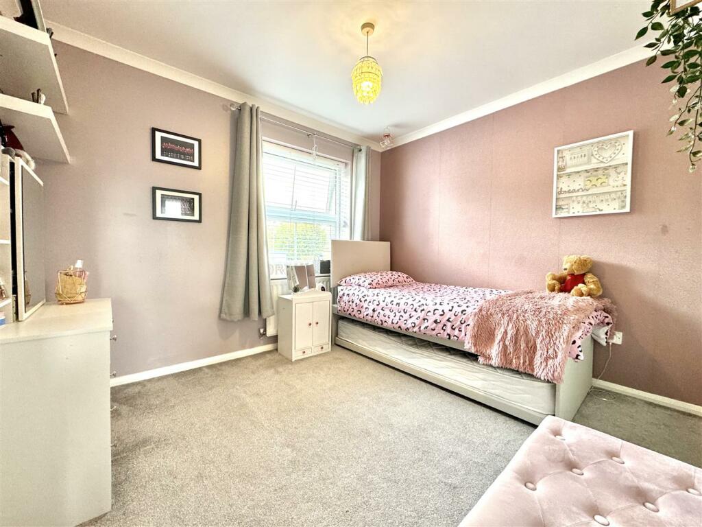 BEDROOM 2: