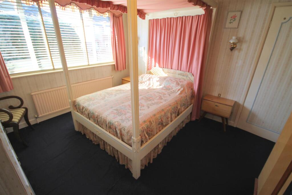 WR Bedroom 1.JPG