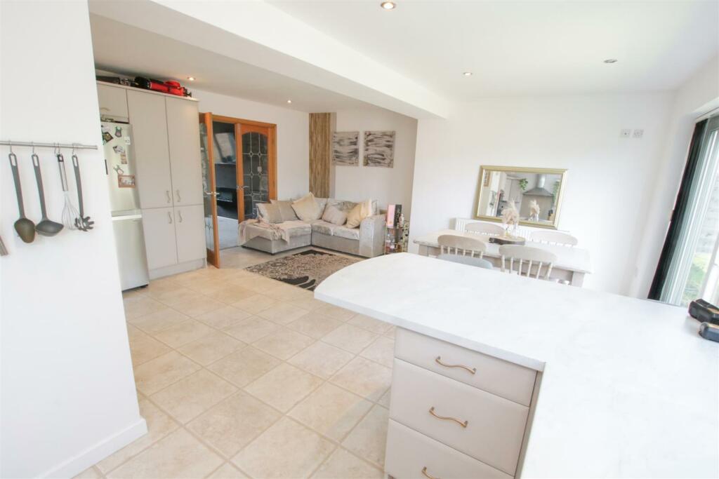 OPEN PLAN LIVING /DINING /KITCHEN