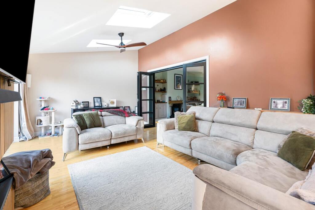 Farthings, Badby Road West