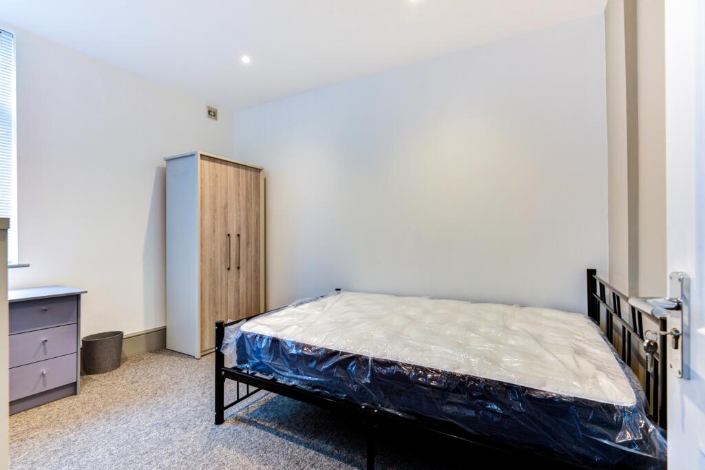 35 Sutherland Road-16