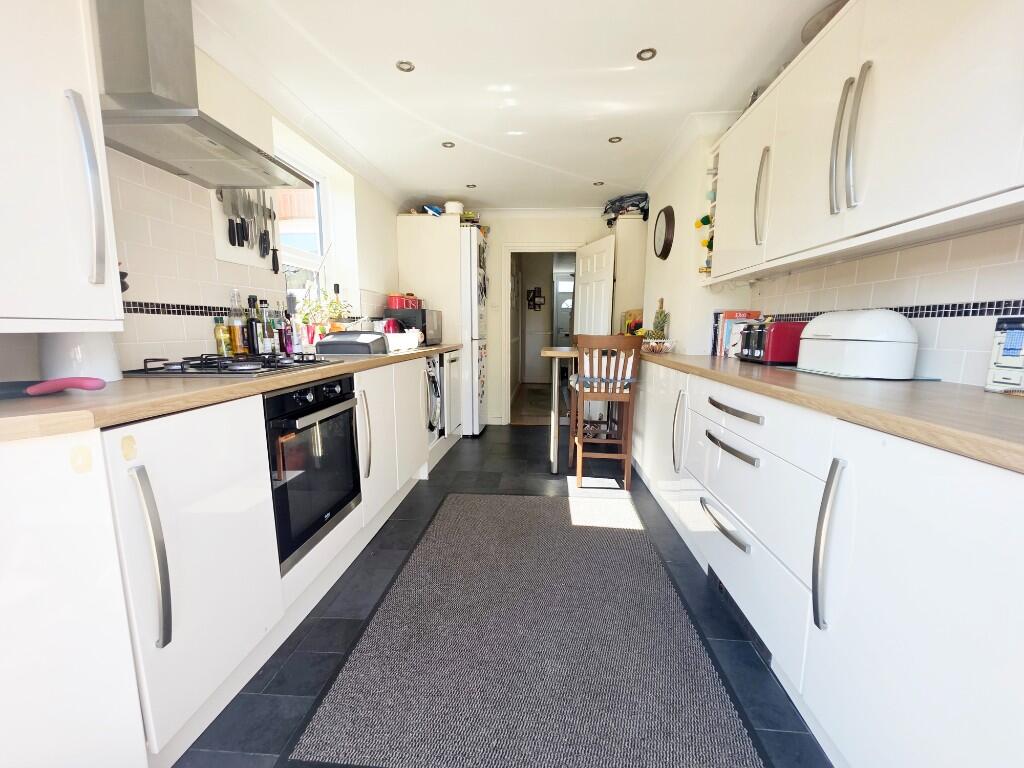Kitchen / Br'Fast Rm