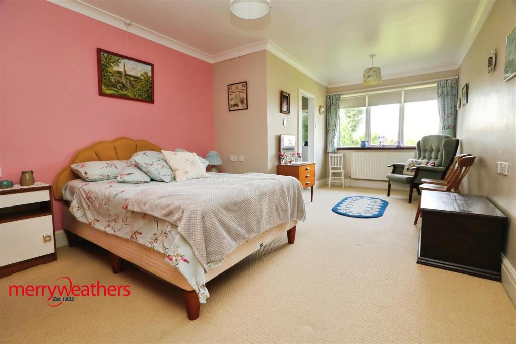 EXTENDED BEDROOM