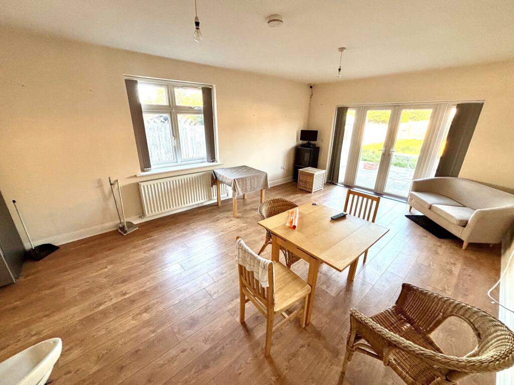 Open Plan Living Room/Kitchen